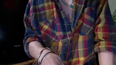 Snapshot of pict8kr chatting on 01-05-25, 03:22 BEDBULL online show from 01-05-25, 03:22