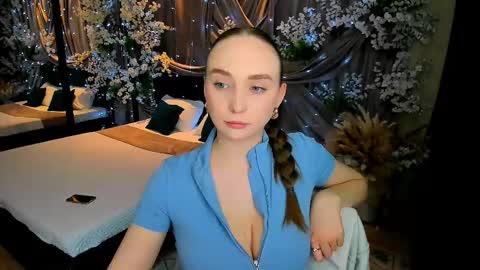 Emelie online show from 03-11-25, 10:20