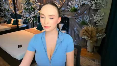 Emelie online show from 03-12-25, 10:39