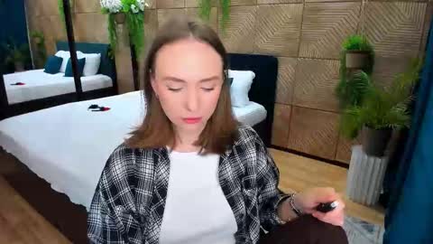 Emelie online show from 09-21-25, 10:17