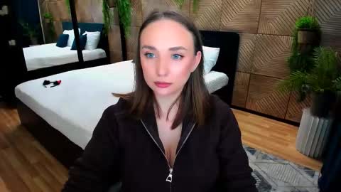 Emelie online show from 10-22-25, 04:29
