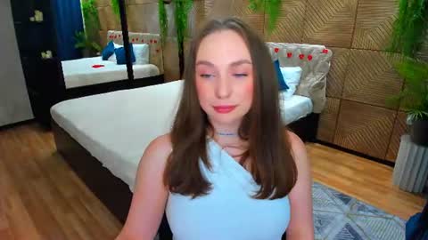 Emelie online show from 06-10-26, 07:35