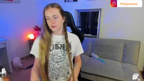 Snapshot of piinkpandora chatting on 09-14-25, 09:14 PiinkPandora online show from 09-14-25, 09:14