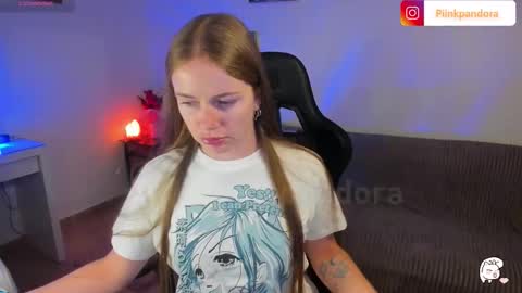 Snapshot of piinkpandora chatting on 09-26-25, 08:24 PiinkPandora online show from 09-26-25, 08:24