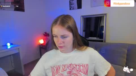 Snapshot of piinkpandora chatting on 10-06-25, 08:06 PiinkPandora online show from 10-06-25, 08:06