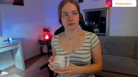 Snapshot of piinkpandora chatting on 11-16-25, 03:17 PiinkPandora online show from 11-16-25, 03:17