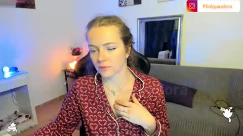 Snapshot of piinkpandora chatting on 03-12-26, 07:20 PiinkPandora online show from 03-12-26, 07:20