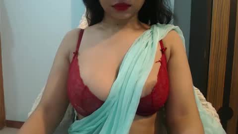 Snapshot of pilowprincess chatting on 12-19-25, 06:48 Sayra online show from 12-19-25, 06:48