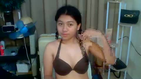 Snapshot of pinay_aangel chatting on 03-31-26, 12:23 pinay_aangel online show from 03-31-26, 12:23