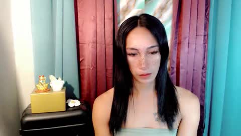 Snapshot of pinay_lucy chatting on 01-10-26, 02:02 lucyLove online show from 01-10-26, 02:02