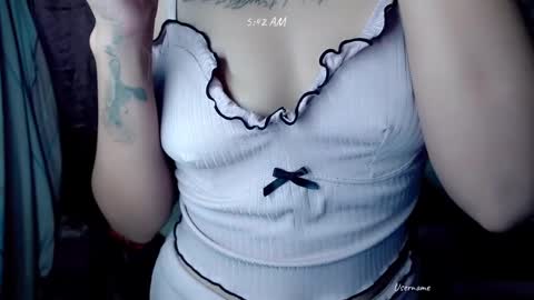 Snapshot of pinay_romancee chatting on 02-07-25, 01:43 pinay_romancee online show from 02-07-25, 01:43