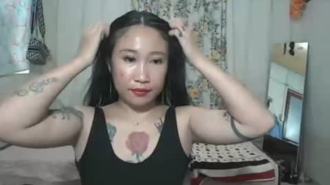 Snapshot of pinayhotty_yumie chatting on 05-28-26, 08:00 yumie online show from 05-28-26, 08:00