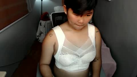 Snapshot of pinayprincesslyn chatting on 01-05-25, 06:46 Lyn the Lesbian online show from 01-05-25, 06:46
