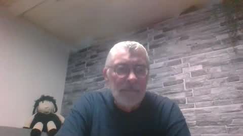 Snapshot of pinholder chatting on 10-30-25, 08:09 Michael online show from 10-30-25, 08:09