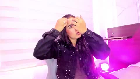 Snapshot of pink_as chatting on 10-01-25, 01:39 pink_as online show from 10-01-25, 01:39