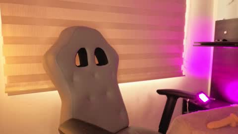 Snapshot of pink_as chatting on 10-15-25, 02:06 pink_as online show from 10-15-25, 02:06