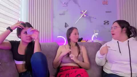 Snapshot of pink_as chatting on 02-20-26, 01:22 pink_as online show from 02-20-26, 01:22