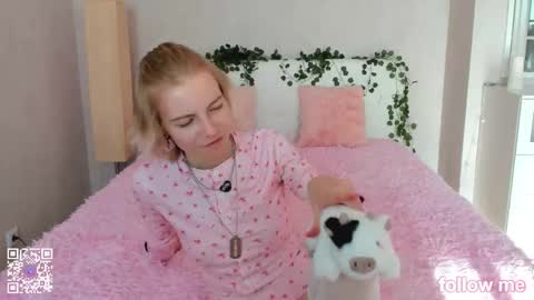 pink_lila18 online show from 10-09-25, 08:12