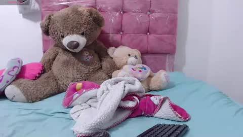 Snapshot of pink_love_25 chatting on 06-15-26, 06:48 pink_love_25 online show from 06-15-26, 06:48