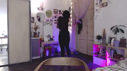 Snapshot of pink_soup chatting on 10-24-25, 05:20 Sony online show from 10-24-25, 05:20