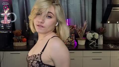 Adele online show from 03-12-25, 12:04