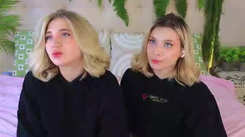 Adele online show from 10-20-25, 09:32