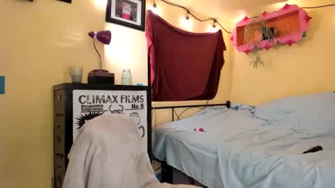 Virginity smiles online show from 10-21-25, 06:58