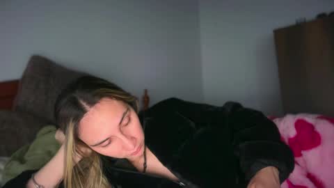 Snapshot of pinkilola chatting on 05-19-26, 02:56 Pinkilola online show from 05-19-26, 02:56