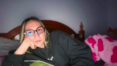 Snapshot of pinkilola chatting on 06-16-26, 11:18 Pinkilola online show from 06-16-26, 11:18