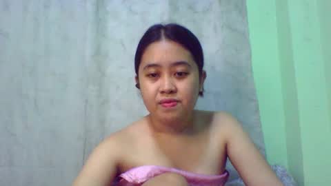 Snapshot of pinkish_shine chatting on 03-05-25, 01:06 Hi its me shine online show from 03-05-25, 01:06
