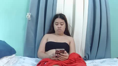 Snapshot of pinkish_shine chatting on 09-18-25, 01:18 Hi its me shine online show from 09-18-25, 01:18