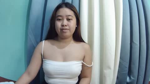 Snapshot of pinkish_shine chatting on 09-25-25, 02:37 Hi its me shine online show from 09-25-25, 02:37