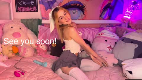 Gwenie online show from 12-09-24, 03:50