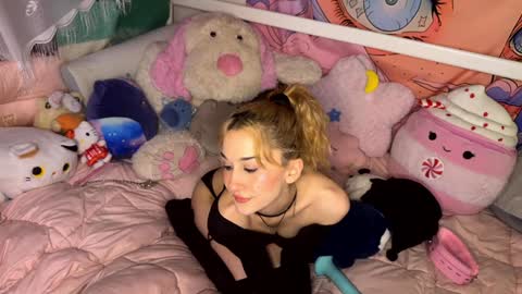 Gwenie online show from 01-21-25, 07:06