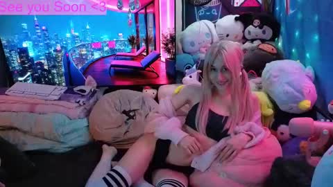 Gwenie online show from 10-26-25, 07:42