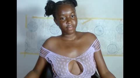 pinkykiki_247 online show from 11-02-25, 10:28