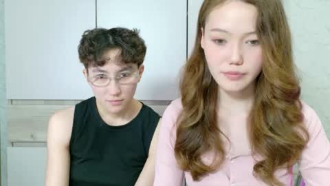Li long hair and Ru short hair online show from 05-23-26, 02:43