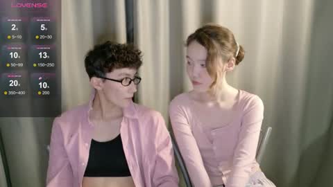 Li long hair and Ru short hair online show from 06-19-26, 08:12