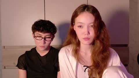 Li long hair and Ru short hair online show from 06-30-26, 07:26
