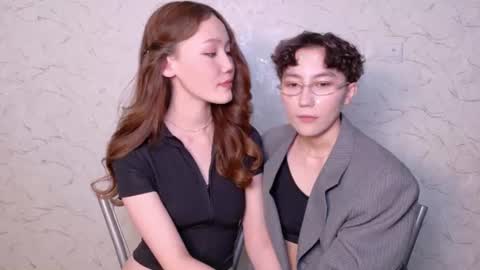 Li long hair and Ru short hair online show from 07-21-26, 01:24