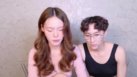 Li long hair and Ru short hair online show from 07-26-26, 12:01