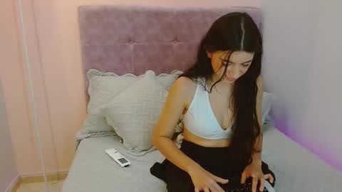 Perla online show from 03-26-26, 02:33