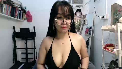 Snapshot of pinkyrosexx chatting on 01-29-25, 11:25 Rose online show from 01-29-25, 11:25