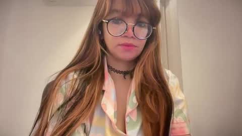Snapshot of pinkyrosexx chatting on 05-05-26, 08:28 Rose online show from 05-05-26, 08:28