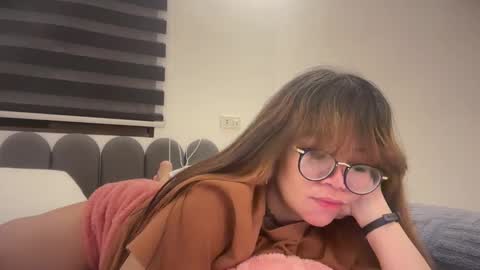 Snapshot of pinkyrosexx chatting on 05-18-26, 04:07 Rose online show from 05-18-26, 04:07