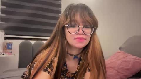 Snapshot of pinkyrosexx chatting on 05-27-26, 11:13 Rose online show from 05-27-26, 11:13
