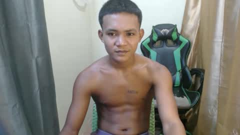 Snapshot of pinoy_fucker18 chatting on 04-11-26, 06:29 pinoy_fucker18 online show from 04-11-26, 06:29