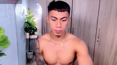 Snapshot of pinoymilker chatting on 10-02-25, 01:45 ethan online show from 10-02-25, 01:45