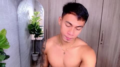 Snapshot of pinoymilker chatting on 10-16-25, 03:40 ethan online show from 10-16-25, 03:40