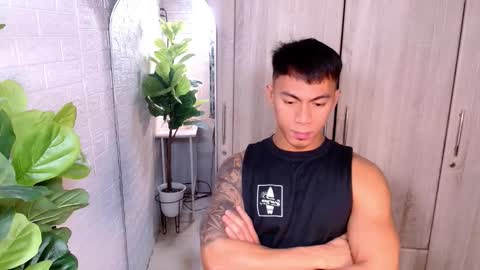 Snapshot of pinoymilker chatting on 10-19-25, 02:56 ethan online show from 10-19-25, 02:56